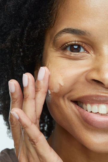 Nên bôi kem trị mụn trước hay sau serum? Chuyên gia giải đáp